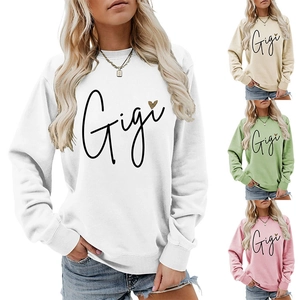 Détail du sweat Gigi à motif cœur léopard montrant les différentes couleurs disponibles