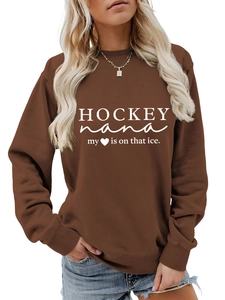 Detail von Rippbündchen und Saum an einem braunen Hockey Nana Sweatshirt mit Grafik