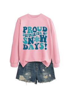 Sweat rose avec imprimé Proud Supporter of Snow Days et short en jean déchiré tendance