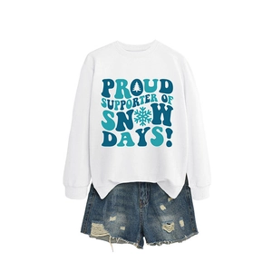 Sweat-shirt blanc à manches longues imprimé Snow Days et ensemble short en jean déchiré