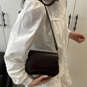 Minimalist French style small square shoulder bag with wave design and chain strap in brown