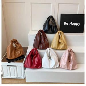 Collection de sacs seaux plissés minimalistes avec anses nouées en sept coloris variés