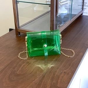 Sac bandoulière enveloppe en PVC vert transparent avec chaîne dorée pour femme