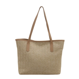 Grand sac cabas en paille tissée avec motif à chevrons et anses en cuir marron
