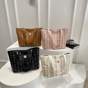 Sac Fourre-Tout en Cuir PU à Grande Capacité pour Femmes Avec Imprimé Monogramme d'Ours de Dessin Animé Sac à Épaule Décontracté pour Travail École