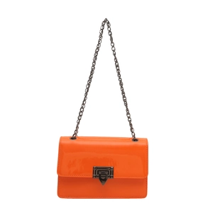 Modische knallorange quadratische Umhängetasche mit Glanzeffekt und Metallkettenriemen