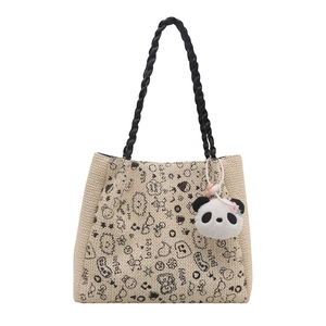 Süße beige gewebte Tragetasche mit Cartoon-Graffiti und Plüsch-Panda-Anhänger