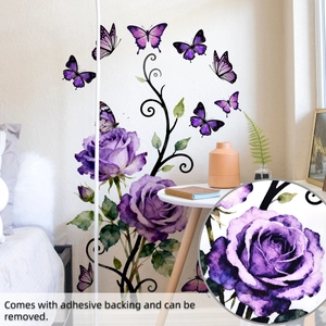 Sticker mural détaillé de roses et papillons violets sur le mur d'une chambre cosy