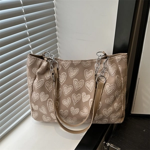 Fashion Heart Embossed PU Leather Tote Bag With Metal Chain Strap Casual Versatile Shoulder Handbag For Women