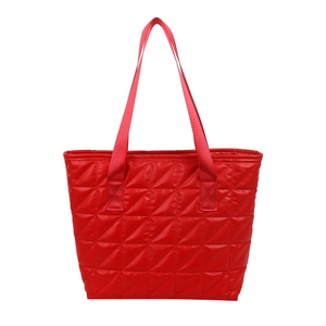 Minimalist red quilted tote bag made of glossy nylon fabric for daily commuting