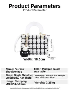 Dettagli della borsa in lana a scacchi 18,5x14x10cm con un ciondolo mostro di peluche