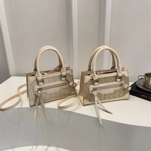 Borsa a Mano da Donna in PU e Paglia Design di Nicchia Moda Nappina Piccola Borsa Quadrata a Tracolla Borsa per Vacanze Estive