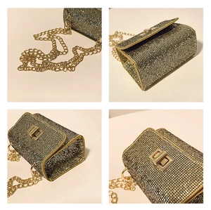 Détails de sac de soirée à paillettes avec chaîne en métal doré et fermoir rotatif