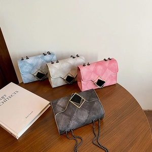 Sac à Épaule Matelassé en Cuir PU pour Femmes Boucle Géométrique Bandoulière en Chaîne Petit Sac Carré Mode Décontractée