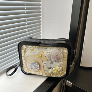 Minimalistische schwarze Ita-Bag mit transparentem Fenster und gelbem Rüschenfutter
