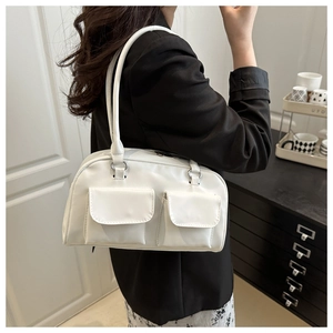 Detail of white vintage tote bag featuring two front flap pockets and smooth PU leather