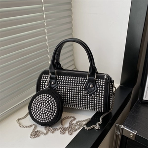 Sac Boston à Rivets pour Femmes en Cuir PU Noir Sac à Main Cylindrique Avec Petit Porte Monnaie Chaîne en Métal Mode