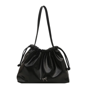 Sac à bandoulière noir tendance en cuir brillant avec cordon et détail nœud argenté