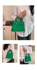 Sac à main vert avec nœud et boucle dorée, présentant la poignée et la bandoulière amovible