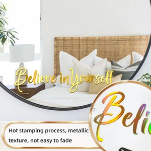 Détail du sticker mural miroir doré Believe in Yourself montrant la texture dorée