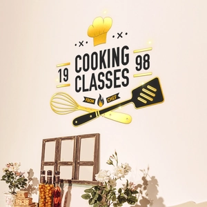 Vinilo decorativo de cocina con gorro de chef y utensilios dorados en la pared