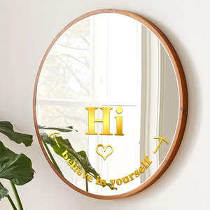 Détail d'autocollants 3D en acrylique doré sur miroir rond avec phrases inspirantes