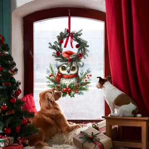 Détail de l'autocollant de fenêtre hibou de Noël dans un décor de maison festif