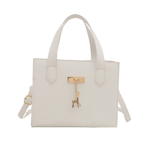 Sac bandoulière blanc en similicuir avec pendentif cerf doré et poignées
