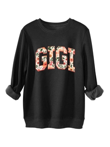Détail du sweat noir GIGI avec doublure en polaire grise chaude pour la saison d'hiver