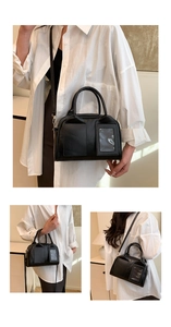 Détails d'un sac Boston noir en cuir avec deux poches et fente pour carte d'identité