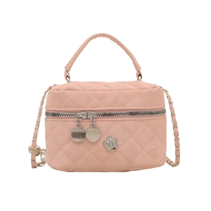 Sac à main boîte en cuir matelassé rose avec logo fleur et bandoulière en chaîne