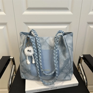 Women's Casual PU Leather Quilted Tote Bag With Woven Shoulder Strap Fashion Lettering Large Capacity Shopping Bag For Daily Use