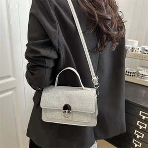 Borsa a tracolla con paillettes argento con manico e cinturino regolabile da donna