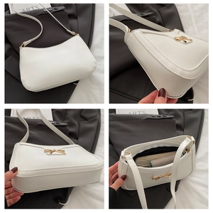 Vues détaillées d'un sac sous le bras blanc avec nœud doré et texture cuir lisse