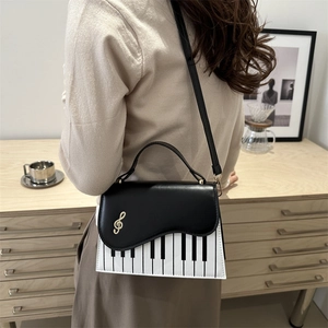 Sac à main élégant motif touches de piano avec breloque note dorée et bandoulière femme