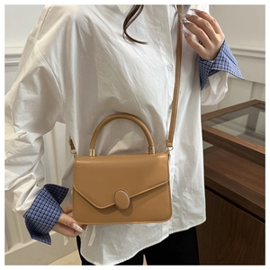 Hellbraune strukturierte Umhängetasche als elegante kleine quadratische Handtasche