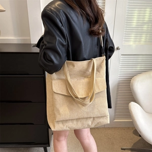 Borsa tote in velluto a coste beige con tracolla regolabile e tasca anteriore