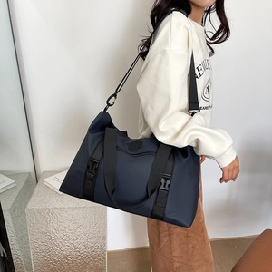 Grande borsa da viaggio in nylon blu navy impermeabile con manici rinforzati