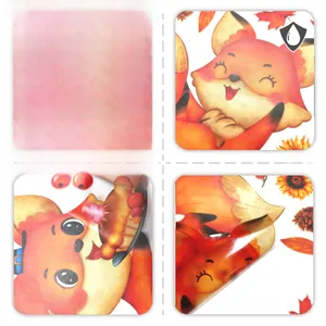 Détail du matériau imperméable et du sticker de fenêtre double face renard et citrouille
