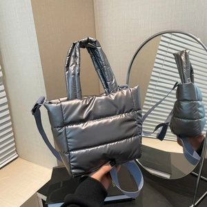 Sac Seau Matelassé Métallique pour Femmes Tendance de Rue Sac à Épaule Sac à Main Rembourré Doux