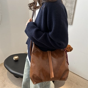 Retro brown large capacity hobo shoulder bag with cute teddy bear charm for women