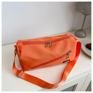 Détails du sac bandoulière en nylon orange vif avec double fermeture éclair et boucles en métal