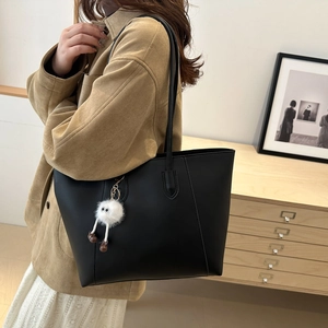 Vintage large capacity black tote bag in matte leather with a cute plush doll charm