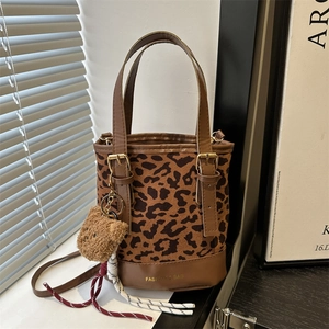 Retro Leopard Print Bucket Bag For Women Fashion PU Leather Patchwork Handbag Korean Shoulder Crossbody Bag With Bear Pendant