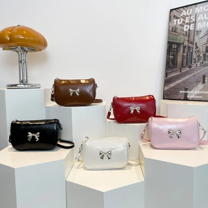 Sac à bandoulière brillant avec nœud en plusieurs couleurs avec fermeture éclair en métal