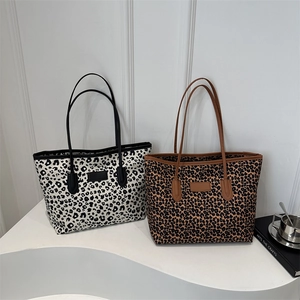 Leopard print large capacity tote bags in black-white and brown-black colors