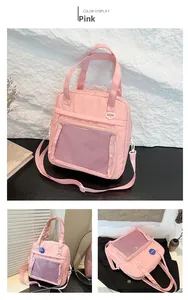 Détail du sac à bandoulière rose en nylon avec poche filet et sangle réglable