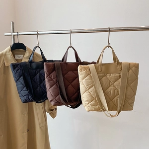 Sac fourre-tout matelassé minimaliste en noir marron et beige à grande capacité