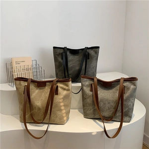 Minimalist canvas tote bag with leather handles in three vintage colors for daily commute