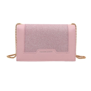 Sac bandoulière rose à paillettes avec chaîne dorée et logo Fashion & Bags gravé